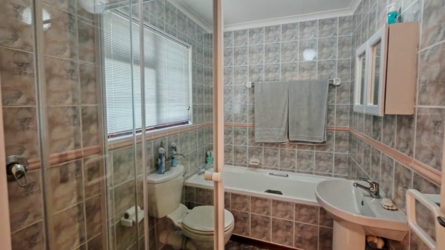 3 Bedroom Property for Sale in Hartenbos Central Western Cape